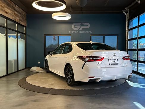 Used 2024 Toyota Camry SE w/ Cold Weather Package FWD image 5