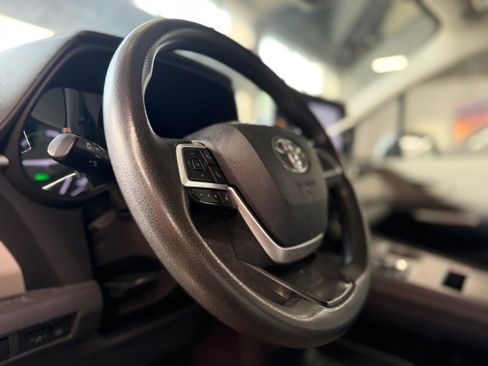 Used 2021 Toyota Sienna LE FWD image 30