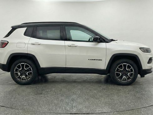 Used 2025 Jeep Compass Trailhawk AWD/4WD image 11