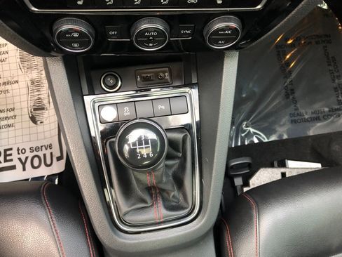 Used 2017 Volkswagen Jetta GLI image 12