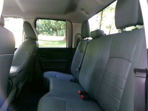 Used 2019 RAM 1500 Tradesman w/ Chrome Appearance Group RWD image 38