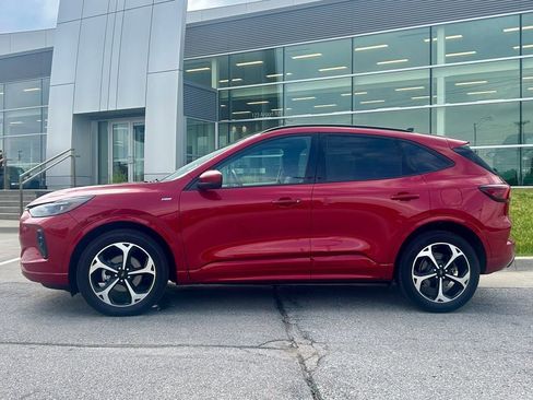 Certified 2025 Ford Escape ST-Line Elite w/ Premium Technology Package AWD/4WD image 3