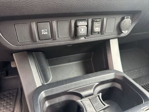 Used 2018 Toyota Tacoma SR5 image 30