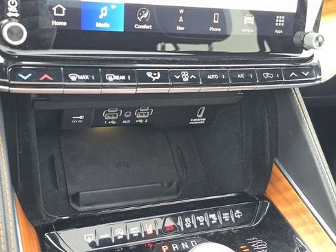 Used 2024 Jeep Grand Wagoneer L Series III image 33