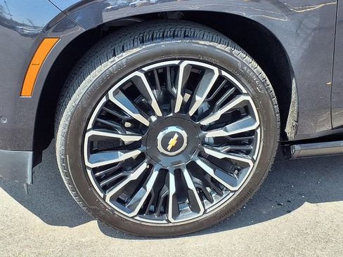 New 2026 Chevrolet Suburban High Country AWD/4WD image 29