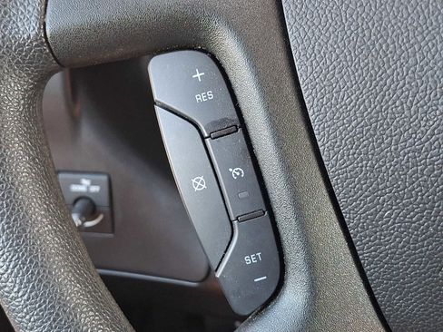 Used 2024 Chevrolet Express 2500 w/ Driver Convenience Package RWD image 18