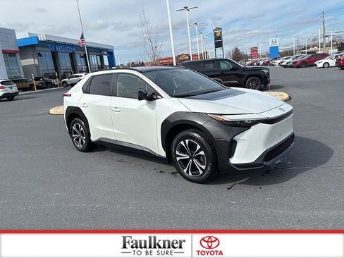 Used 2023 Toyota bZ4X XLE w/ Weather Package image 3