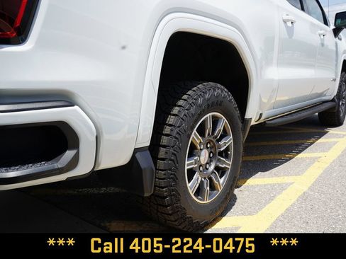 Used 2024 GMC Sierra 1500 AT4 w/ Technology Package AWD/4WD image 9