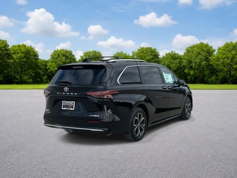New 2026 Toyota Sienna Platinum image 7