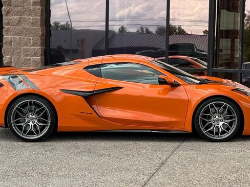 Used 2023 Chevrolet Corvette Z06 RWD image 16