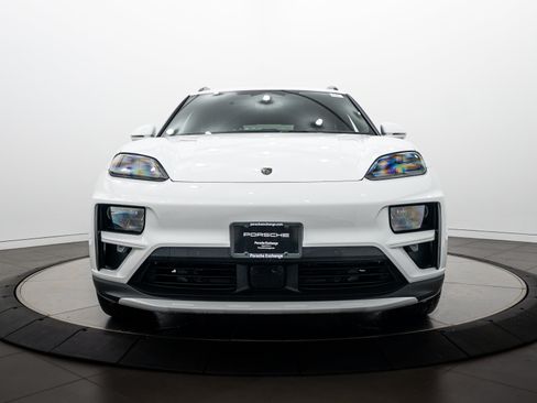 Certified 2025 Porsche Macan Turbo Electric AWD/4WD image 10
