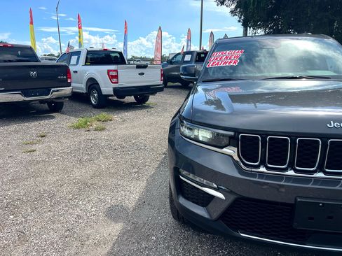 Used 2024 Jeep Grand Cherokee Limited 4xe image 9