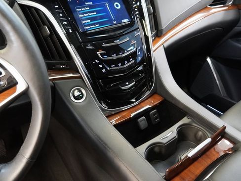 Used 2017 Cadillac Escalade ESV Premium Luxury image 4