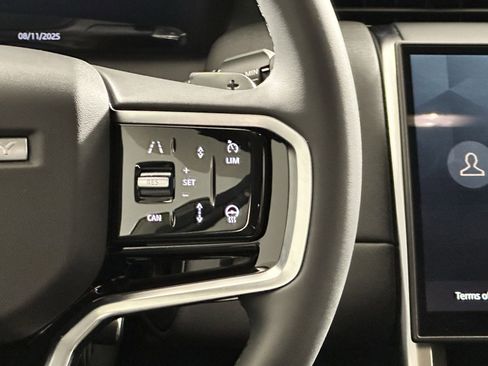 Used 2024 Land Rover Discovery Sport S image 21