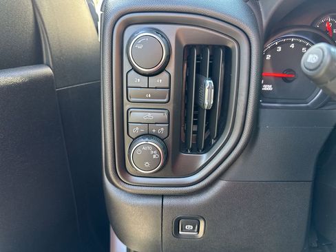 Used 2024 Chevrolet Silverado 2500 Custom image 28