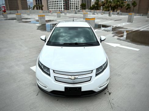 Used 2014 Chevrolet Volt FWD image 4