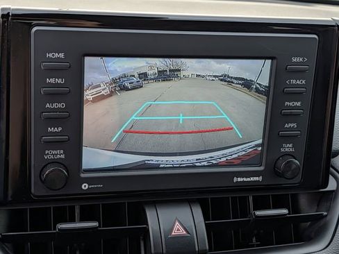 Used 2022 Toyota RAV4 LE image 18