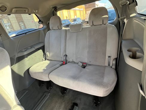 Used 2015 Toyota Sienna LE image 26