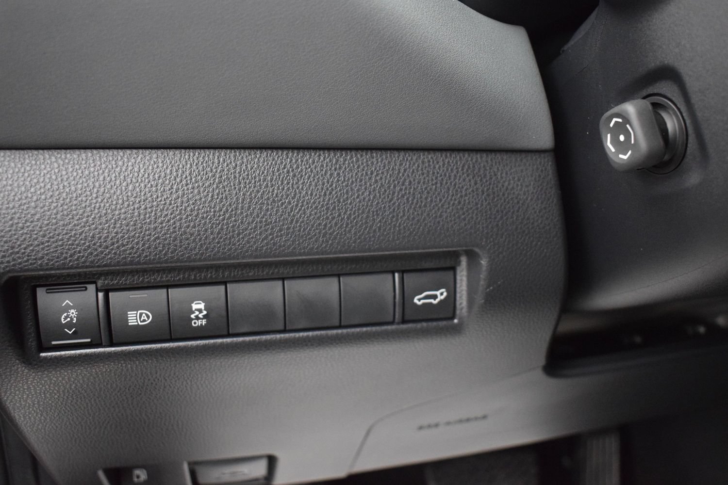 Used 2023 Toyota Venza XLE AWD/4WD image 17