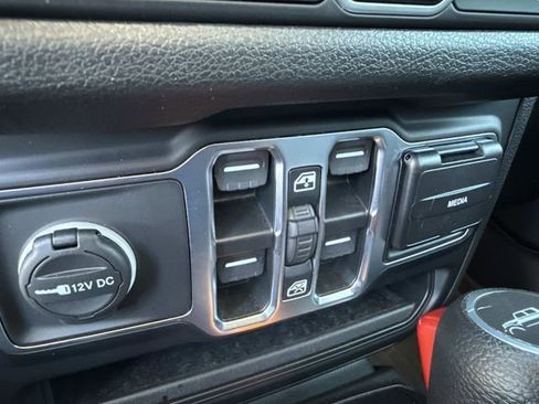 Used 2024 Jeep Gladiator Sport image 26