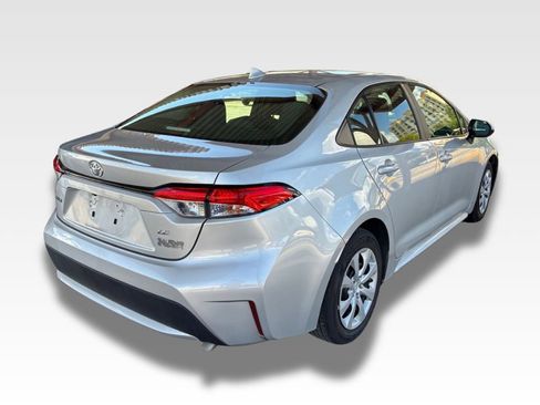 Used 2022 Toyota Corolla LE FWD image 4