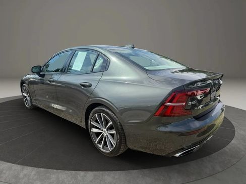 Used 2022 Volvo S60 B5 Momentum AWD/4WD image 7