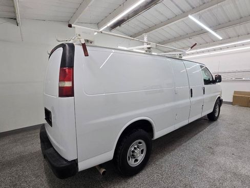 Used 2017 Chevrolet Express 2500 Extended RWD image 6
