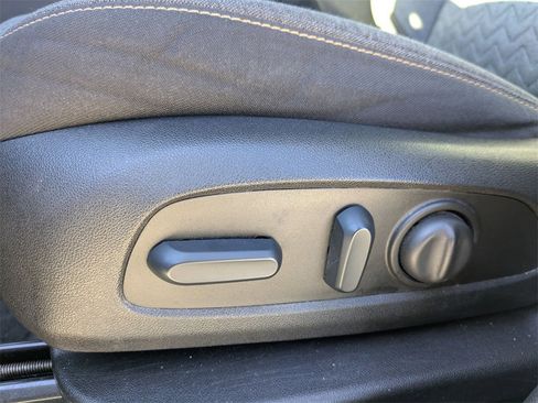 Used 2022 Chevrolet Equinox LT image 13