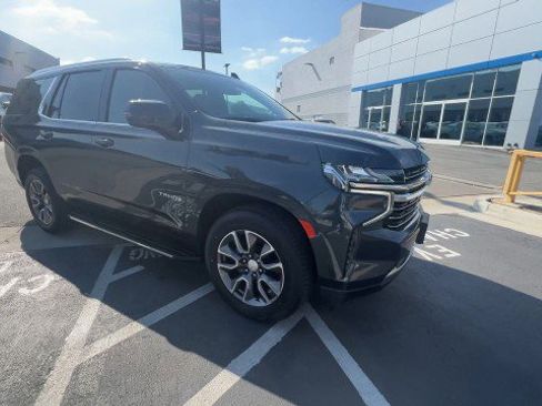 Used 2022 Chevrolet Tahoe LT w/ LT Signature Plus Package image 2