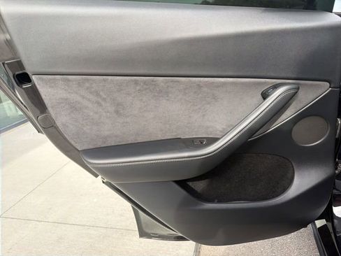 Used 2023 Tesla Model Y Performance AWD/4WD image 18