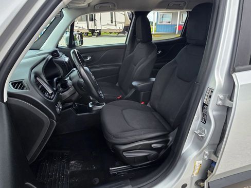 Used 2018 Jeep Renegade Altitude AWD/4WD image 9