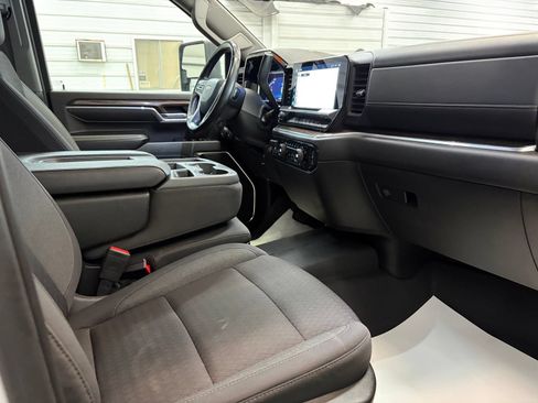 Used 2024 Chevrolet Silverado 2500 LT AWD/4WD image 25