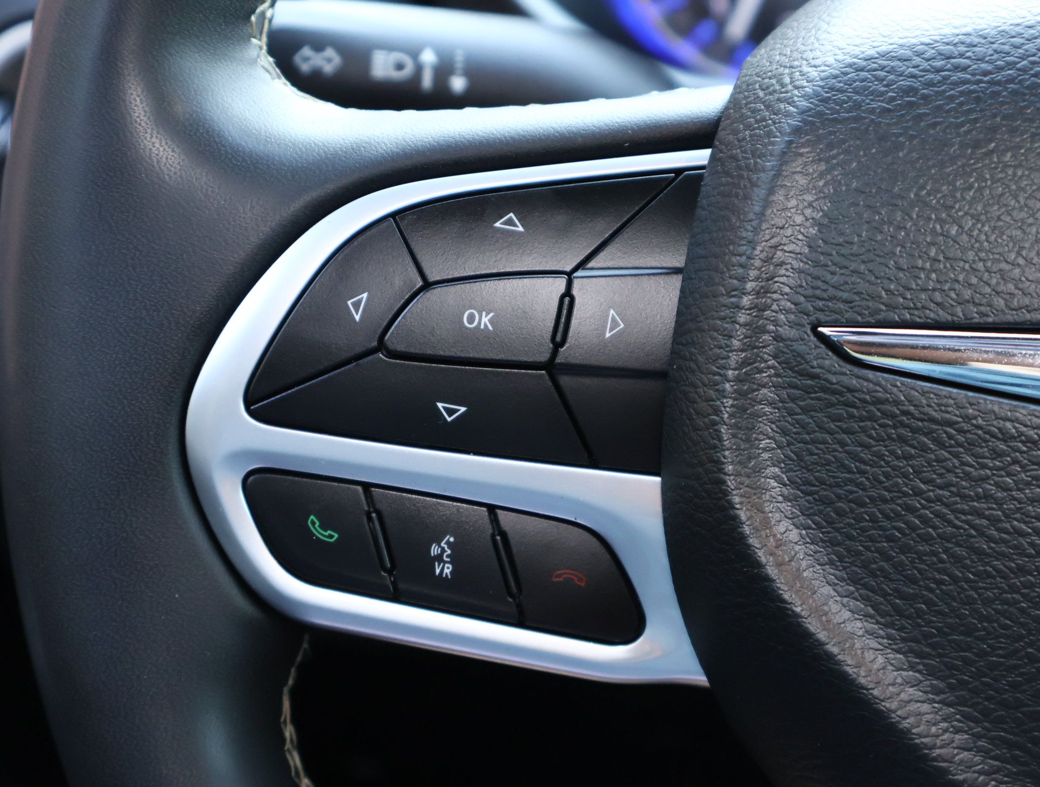 Used 2025 Chrysler Pacifica Select FWD image 14