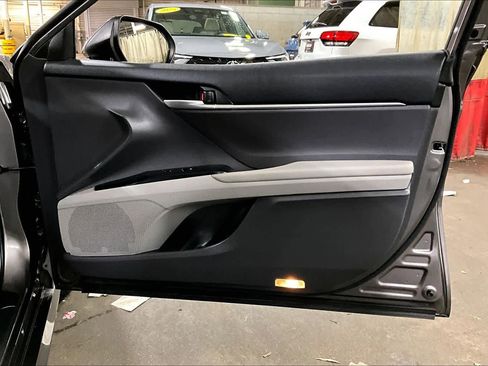 Certified 2018 Toyota Camry LE image 22
