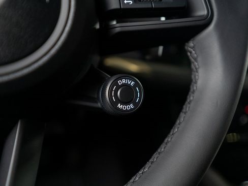 New 2025 Porsche Cayenne image 34