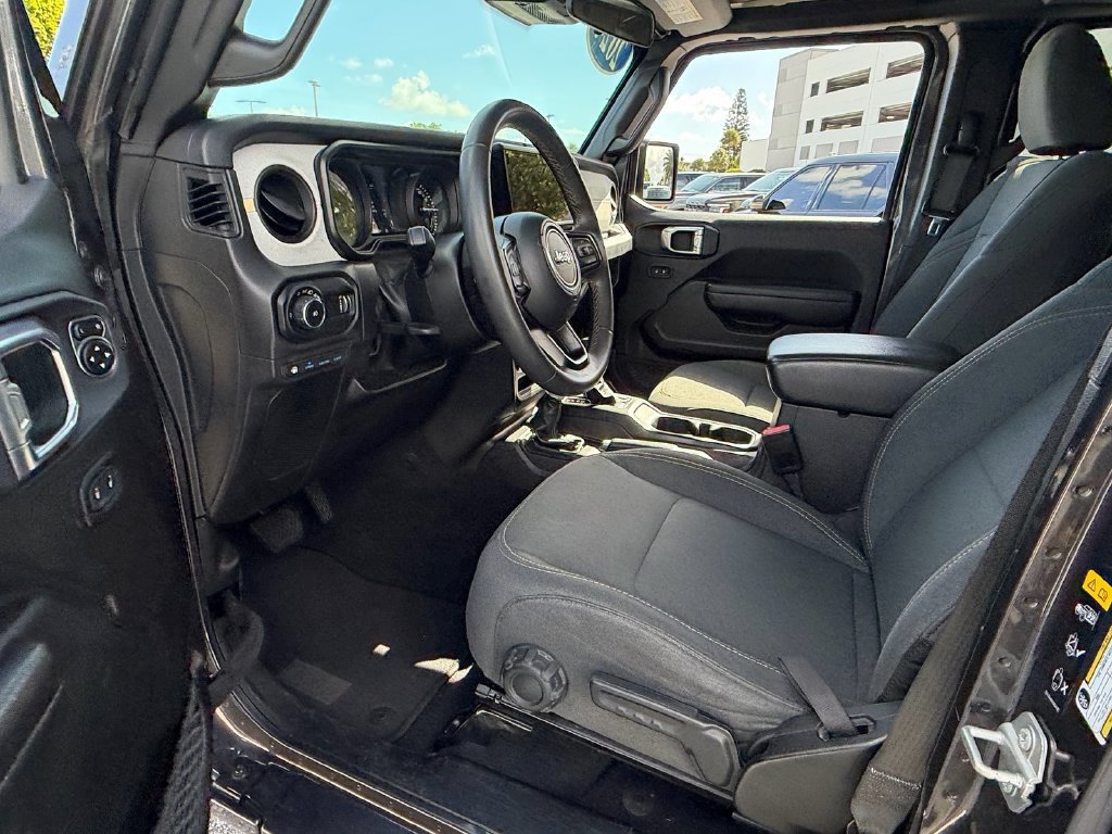 Used 2024 Jeep Wrangler Unlimited AWD/4WD image 12