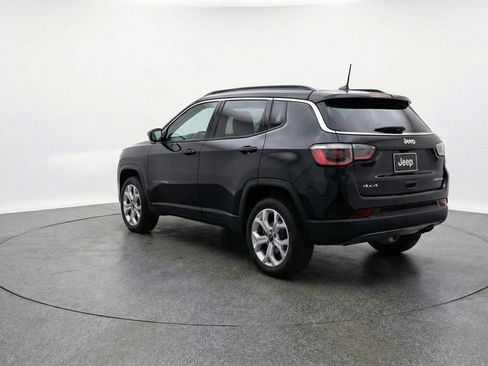 Used 2025 Jeep Compass Latitude image 6