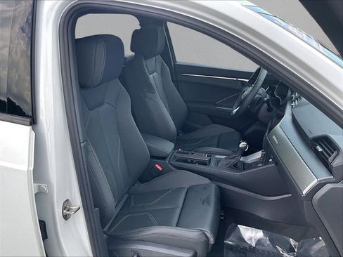 Used 2025 Audi Q3 2.0T Premium w/ Convenience Package image 9