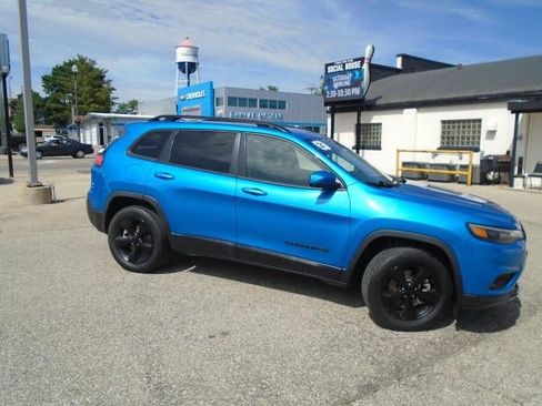 Used 2021 Jeep Cherokee Latitude Plus AWD/4WD image 5