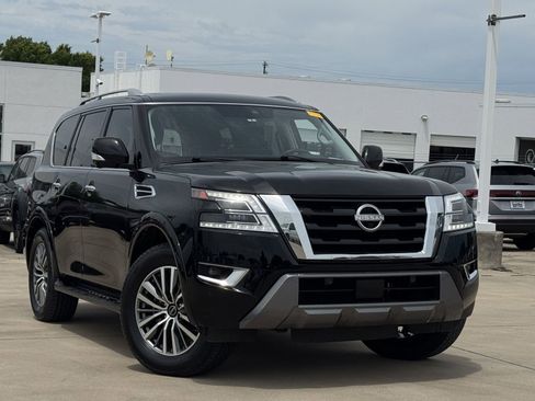 Used 2024 Nissan Armada SL w/ Captain's Chairs Package RWD image 2