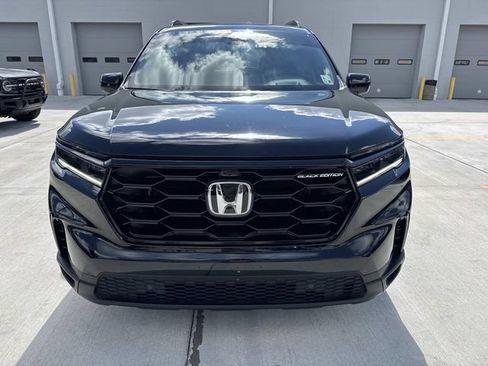 Certified 2025 Honda Pilot Black Edition image 2