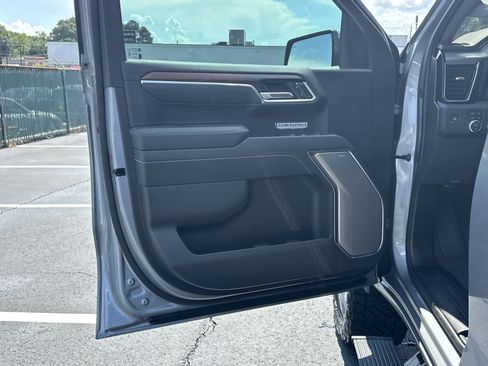 Used 2025 GMC Sierra 1500 Denali w/ Denali Reserve Package AWD/4WD image 10