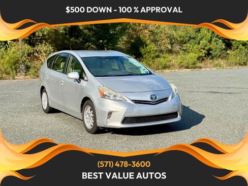 Used 2014 Toyota Prius V Two image 1
