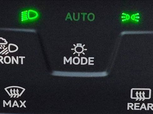 Used 2025 Volkswagen Atlas Cross Sport SE FWD image 15