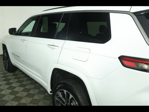Used 2023 Jeep Grand Cherokee L Overland w/ Luxury Tech Group IV AWD/4WD image 21