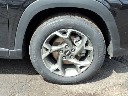 Used 2025 Chevrolet Trax LT image 9