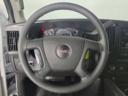 Used 2018 GMC Savana 2500 w/ Driver Convenience Package image 15