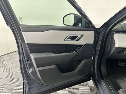 Used 2025 Land Rover Range Rover Velar Dynamic SE image 21