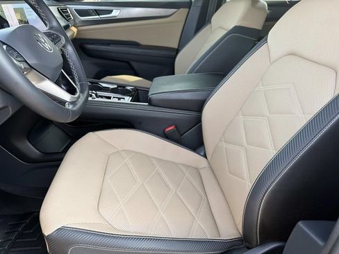 Used 2024 Volkswagen Atlas Cross Sport SE w/ Panoramic Sunroof Package FWD image 18