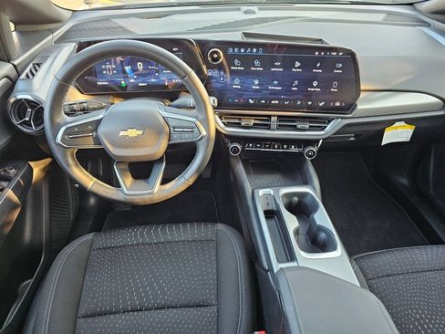 Used 2025 Chevrolet Equinox EV LT w/ Comfort Package FWD image 13